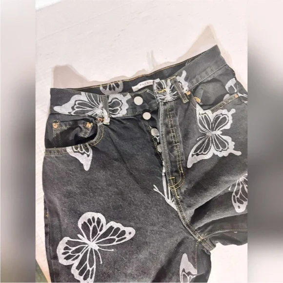 PACSUN High Rise Straight Leg
Cropped Raw Hem Butterfly
Black Jeans Size 27 - Picture 15 of 15
